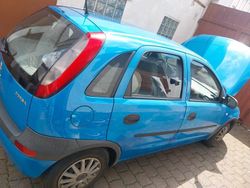 Blau Gebraucht 2003 Opel Corsa Kleinwagen | 1.600 € (Fairer Preis)