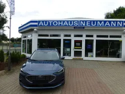 Chromablau metallic Gebraucht 2024 Ford Focus Titanium Kombi | 25.990 € (Guter Preis)
