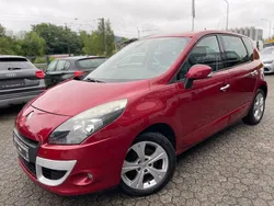 Rot Gebraucht 2010 Renault Scénic III Dynamique Van / Kleinbus | 2.990 € (Superpreis)