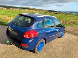 Blau Gebraucht 2009 Renault Clio III Kombi | 1.629 €