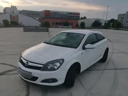 Weiß Gebraucht 2009 Opel Astra GTC Coupé | 3.100 € (Guter Preis)