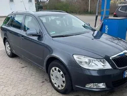 Grau Gebraucht 2010 Skoda Octavia Ambiente Kombi | 6.800 € (Fairer Preis)