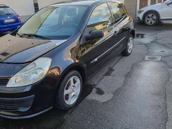 Schwarz Gebraucht 2006 Renault Clio II Kleinwagen | 1.350 €
