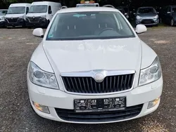 Weiß Gebraucht 2012 Skoda Octavia Family Kombi | 3.300 € (Superpreis)