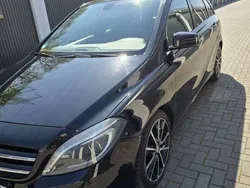 Schwarz Gebraucht 2014 Mercedes B180 Urban Van / Kleinbus | 11.900 € (Fairer Preis)