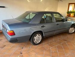 Blau Gebraucht 1989 Mercedes E230 Limousine | 3.800 €