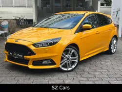Gelb Gebraucht 2018 Ford Focus ST Limousine | 17.400 € (Guter Preis)