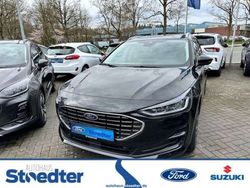 Obsidianschwarz metallic Gebraucht 2024 Ford Focus Titanium Kombi | 23.990 € (Fairer Preis)