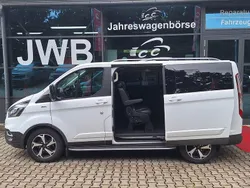 Weiß Gebraucht 2021 Ford Tourneo Custom Van / Kleinbus | 33.333 € (Etwas zu teuer)