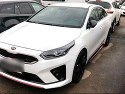 Weiß Gebraucht 2019 Kia ProCeed GT Kleinwagen | 16.500 € (Etwas zu teuer)