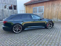 Tiefgrün perleffect Neu 2025 Audi RS6 Exclusive Kombi | 172.431 € (Fairer Preis)
