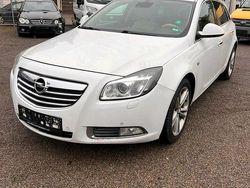Weiß Gebraucht 2011 Opel Insignia Kombi | 2.400 € (Fairer Preis)