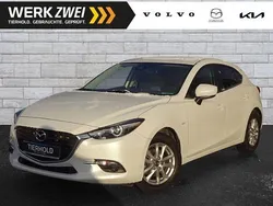 Weiß Gebraucht 2017 Mazda 3 Exclusive-Line Limousine | 15.900 € (Fairer Preis)