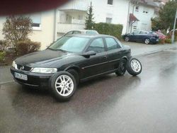 Schwarz Gebraucht 1999 Opel Vectra Sport Limousine | 1.750 €