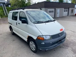 Weiß Gebraucht 2004 Toyota HiAce Van / Kleinbus | 2.200 €