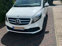 Weiß Gebraucht 2022 Mercedes V220 Van / Kleinbus | 44.900 € (Guter Preis)
