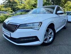 Weiß Gebraucht 2020 Skoda Superb Ambition Kombi | 19.299 € (Guter Preis)
