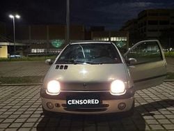 Grau Gebraucht 2004 Renault Twingo Kleinwagen | 1.800 €