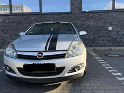 Silber Gebraucht 2006 Opel Astra GTC Edition Coupé | 700 € (Superpreis)