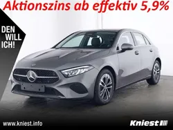 Grau Gebraucht 2023 Mercedes A200 Advanced Limousine | 29.890 € (Fairer Preis)