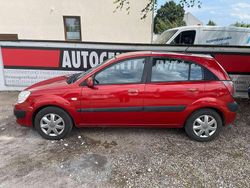 Tropenrot met. Gebraucht 2005 Kia Rio Basis Kleinwagen | 2.500 € (Teuer)