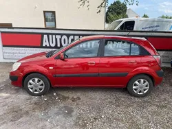 Tropenrot met. Gebraucht 2005 Kia Rio Basis Kleinwagen | 2.500 € (Etwas zu teuer)