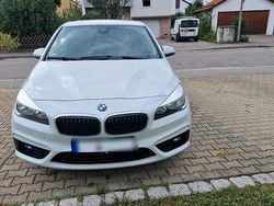 Weiß Gebraucht 2015 BMW 220 Active Tourer Van / Kleinbus | 10.500 € (Guter Preis)