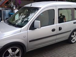 Silber Gebraucht 2003 Opel Combo Van / Kleinbus | 2.890 € (Etwas zu teuer)