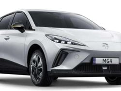 Dover white uni Gebraucht 2024 MG MG4 EV Kleinwagen | 35.989 €