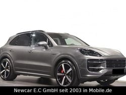 Quarzitgraumetallic (3m) Gebraucht 2025 Porsche Cayenne S E-Hybrid Chrono SUV | 144.930 € (Guter Preis)