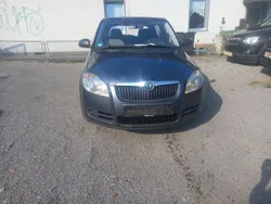 Grau Gebraucht 2009 Skoda Fabia Kleinwagen | 1.200 € (Guter Preis)
