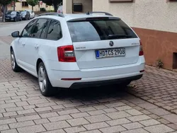 Weiß Gebraucht 2017 Skoda Octavia Ambition Kombi | 15.000 € (Fairer Preis)