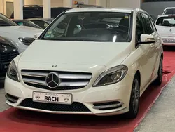 Weiß Gebraucht 2012 Mercedes B200 Van / Kleinbus | 10.999 € (Fairer Preis)