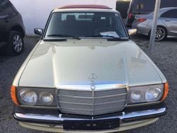 Grün Gebraucht 1982 Mercedes E230 Limousine | 6.440 €