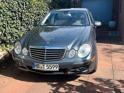 Grau Gebraucht 2007 Mercedes E550 Avantgarde Limousine | 8.900 €
