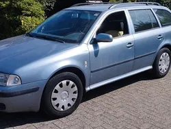 Grau Gebraucht 2004 Skoda Octavia Kombi | 1.600 € (Fairer Preis)
