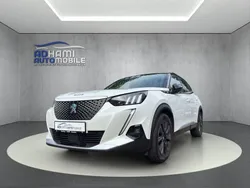 Weiß Gebraucht 2021 Peugeot e-2008 GT SUV | 18.895 € (Fairer Preis)