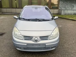 Beige Gebraucht 2004 Renault Scénic II Privilege Van / Kleinbus | 2.790 € (Fairer Preis)