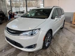 Weiß Gebraucht 2017 Chrysler Pacifica Limited Van / Kleinbus | 17.990 € (Superpreis)