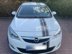 Weiß Gebraucht 2011 Opel Astra Edition Limousine | 3.200 € (Fairer Preis)