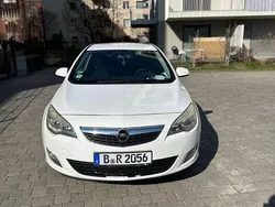 Weiß Gebraucht 2010 Opel Astra Innovation Limousine | 2.800 € (Guter Preis)