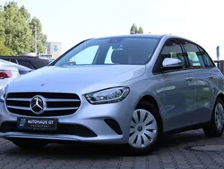 Iridiumsilber Gebraucht 2022 Mercedes B180 Van / Kleinbus | 24.999 € (Fairer Preis)