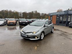 Grau Gebraucht 2015 Toyota Auris Design Limousine | 6.990 € (Superpreis)