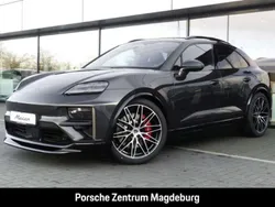 Vulkangraumetallic Gebraucht 2024 Porsche Macan Turbo SUV | 117.990 € (Fairer Preis)