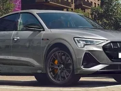 Grau Gebraucht 2022 Audi e-tron Sportback S-Line SUV | 44.300 €