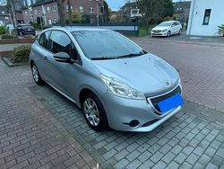 Silber Gebraucht 2014 Peugeot 208 Kleinwagen | 3.500 € (Fairer Preis)