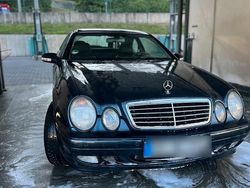 Blau Gebraucht 2002 Mercedes 230 Kleinwagen | 1.500 €