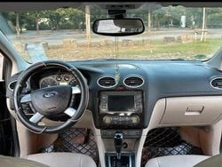 Grau Gebraucht 2007 Ford Focus Limousine | 5.750 €