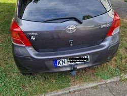 Grau Gebraucht 2009 Toyota Yaris Cool Limousine | 2.999 € (Guter Preis)