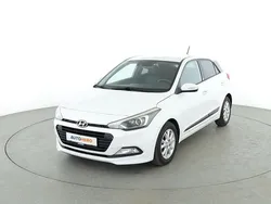 Weiß Gebraucht 2016 Hyundai i20 Passion Limousine | 11.040 € (Fairer Preis)